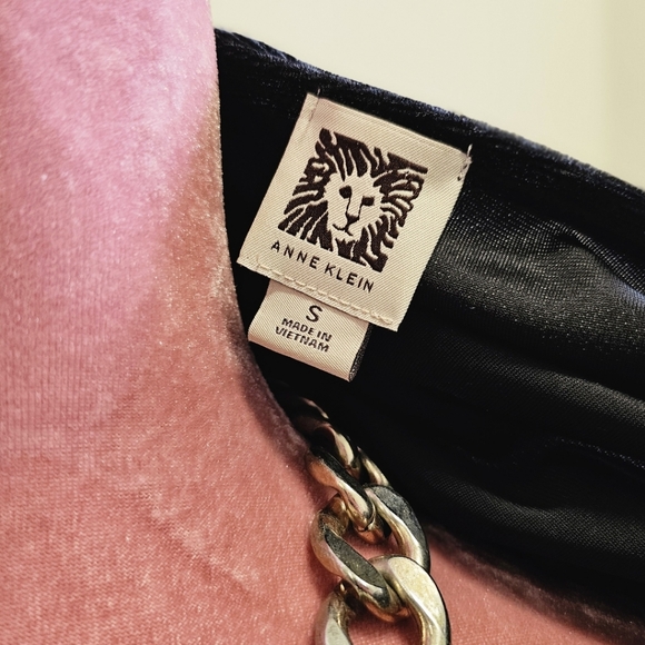 Anne Klein velvet wrap long sleeve top. Size Small - Picture 7 of 10